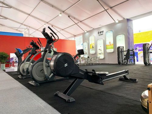 舒華智能健身設備與體育防護用品驚艷中西部博覽會，引領行業新趨勢